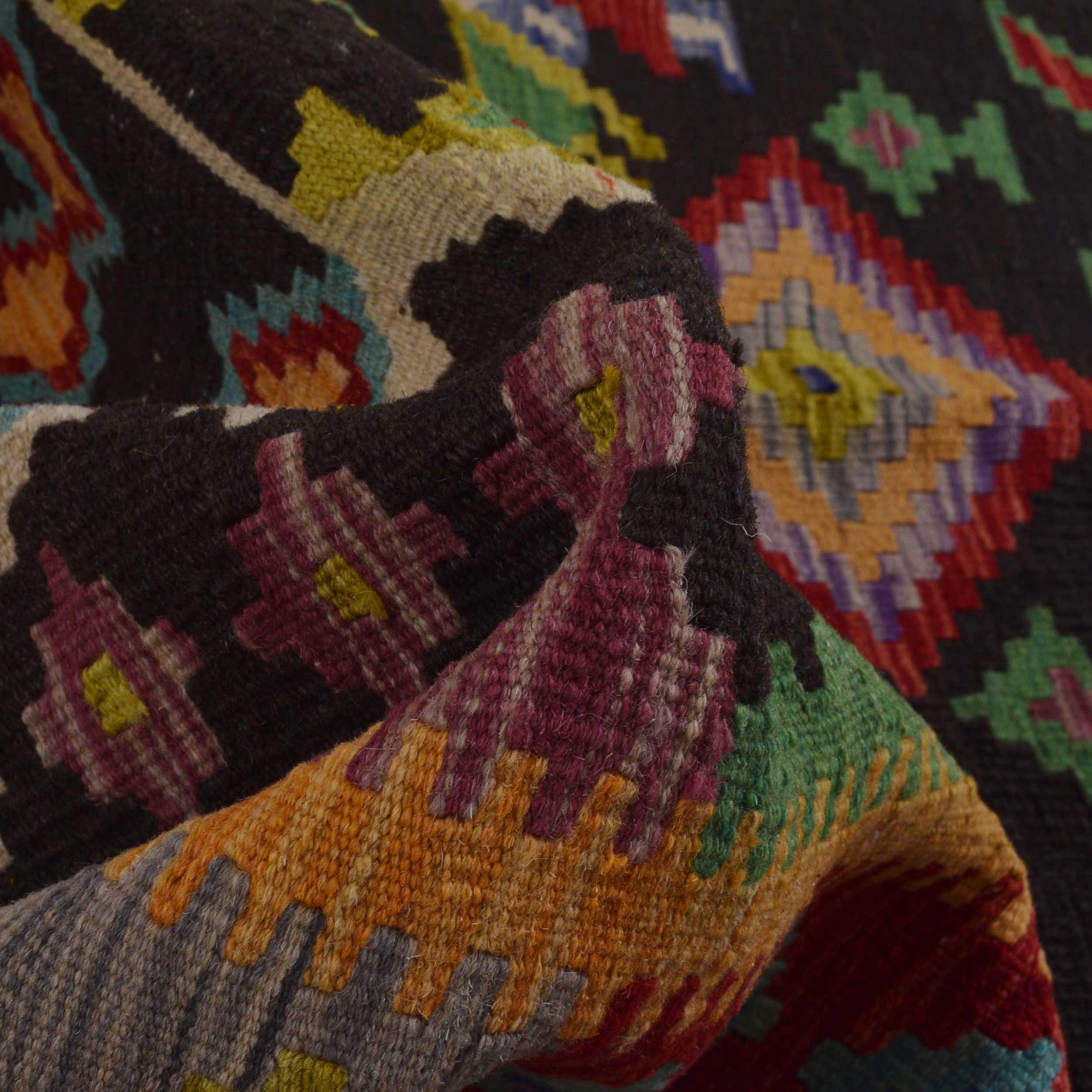 Handmade Wool Area Rug (ID P36127) 49.6 x 74.4 in